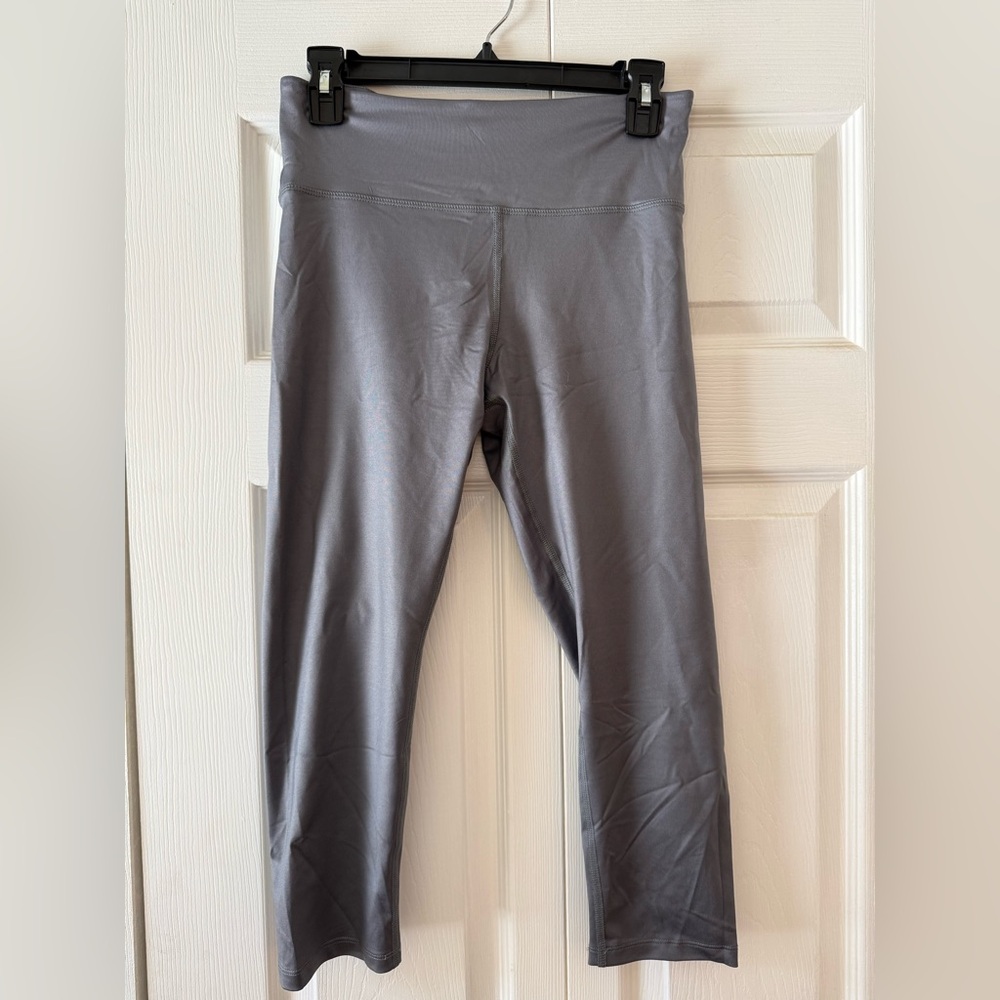 Forever 21 high-rise activewear leggings in size medium